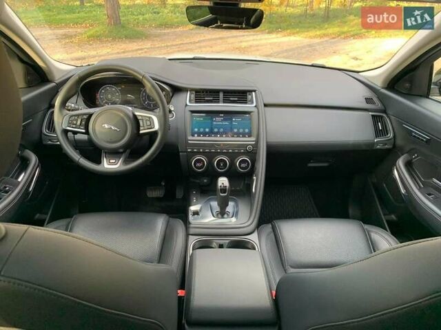 Белый Ягуар E-Pace, объемом двигателя 2 л и пробегом 27 тыс. км за 28000 $, фото 25 на Automoto.ua