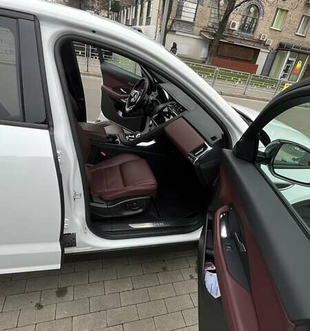 Белый Ягуар E-Pace, объемом двигателя 2 л и пробегом 46 тыс. км за 46000 $, фото 9 на Automoto.ua