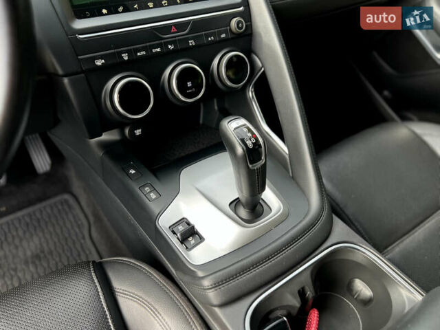 Черный Ягуар E-Pace, объемом двигателя 2 л и пробегом 159 тыс. км за 19900 $, фото 30 на Automoto.ua