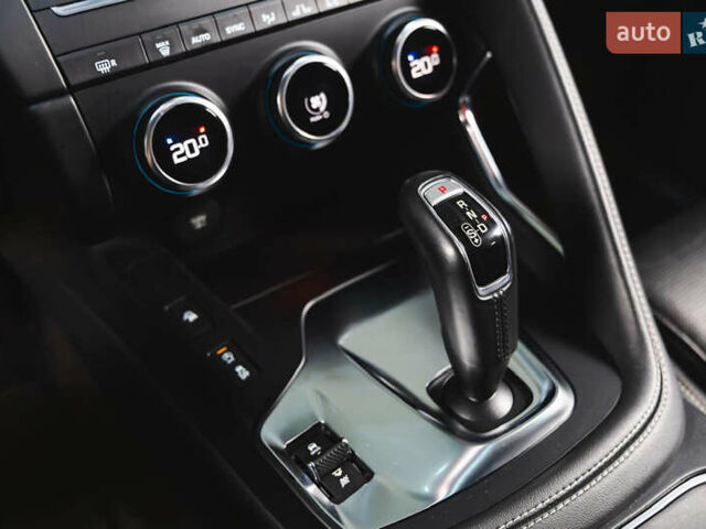 Черный Ягуар E-Pace, объемом двигателя 2 л и пробегом 233 тыс. км за 22300 $, фото 13 на Automoto.ua