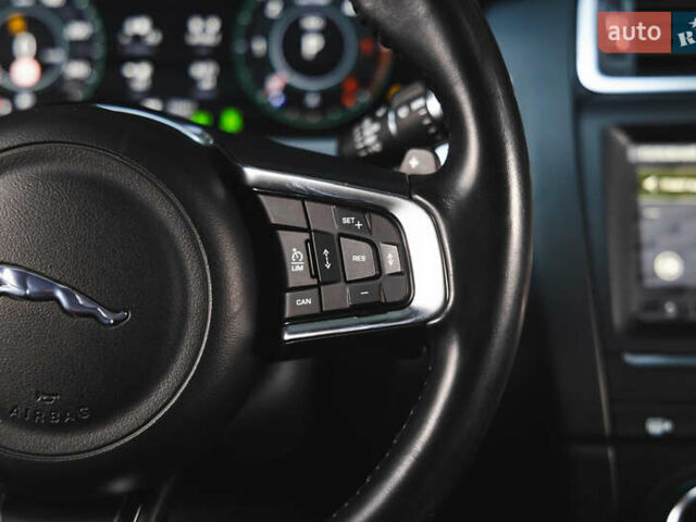 Черный Ягуар E-Pace, объемом двигателя 2 л и пробегом 233 тыс. км за 22300 $, фото 39 на Automoto.ua