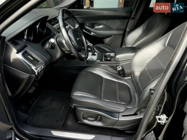Черный Ягуар E-Pace, объемом двигателя 2 л и пробегом 159 тыс. км за 19900 $, фото 6 на Automoto.ua