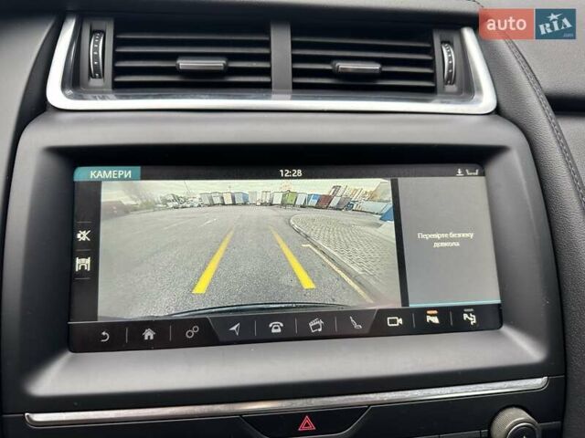 Черный Ягуар E-Pace, объемом двигателя 2 л и пробегом 186 тыс. км за 15900 $, фото 13 на Automoto.ua