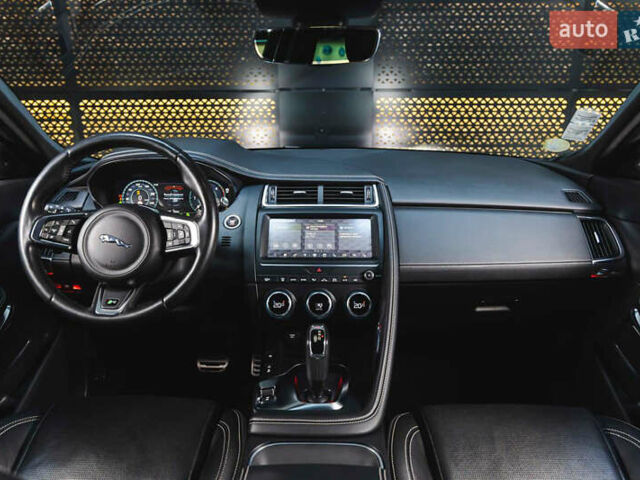 Черный Ягуар E-Pace, объемом двигателя 2 л и пробегом 233 тыс. км за 22300 $, фото 11 на Automoto.ua