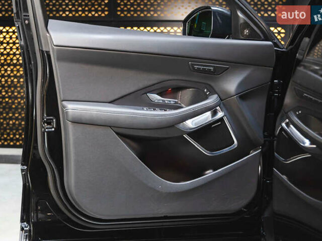 Черный Ягуар E-Pace, объемом двигателя 2 л и пробегом 233 тыс. км за 22300 $, фото 25 на Automoto.ua