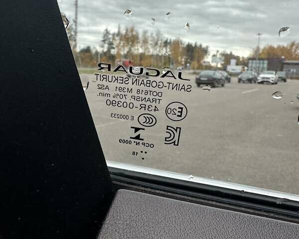 Черный Ягуар E-Pace, объемом двигателя 2 л и пробегом 186 тыс. км за 15900 $, фото 20 на Automoto.ua