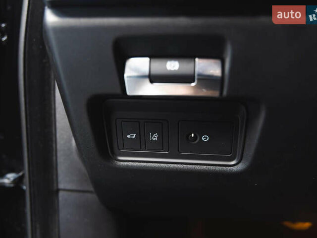 Черный Ягуар E-Pace, объемом двигателя 2 л и пробегом 233 тыс. км за 22300 $, фото 21 на Automoto.ua