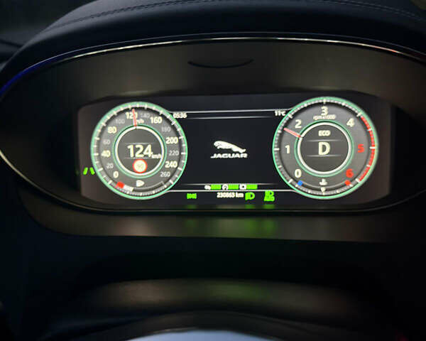 Черный Ягуар E-Pace, объемом двигателя 2 л и пробегом 233 тыс. км за 22300 $, фото 5 на Automoto.ua