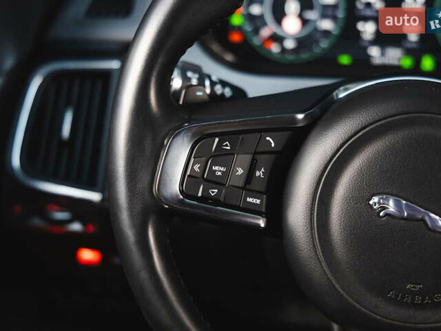 Черный Ягуар E-Pace, объемом двигателя 2 л и пробегом 233 тыс. км за 22300 $, фото 36 на Automoto.ua