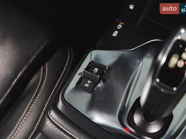 Черный Ягуар E-Pace, объемом двигателя 2 л и пробегом 233 тыс. км за 22300 $, фото 12 на Automoto.ua