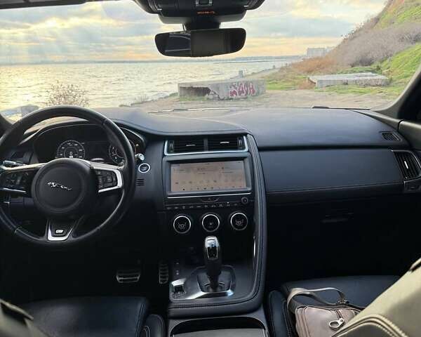 Чорний Ягуар E-Pace, об'ємом двигуна 2 л та пробігом 185 тис. км за 24500 $, фото 4 на Automoto.ua
