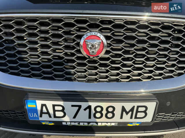 Чорний Ягуар E-Pace, об'ємом двигуна 2 л та пробігом 102 тис. км за 31500 $, фото 5 на Automoto.ua