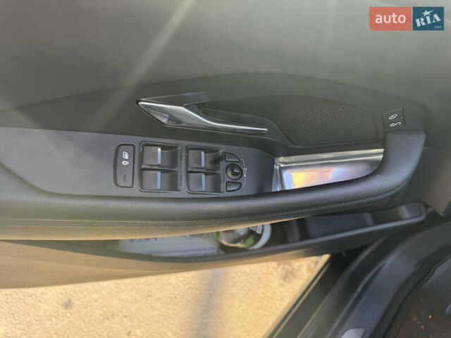 Чорний Ягуар E-Pace, об'ємом двигуна 2 л та пробігом 102 тис. км за 31500 $, фото 19 на Automoto.ua