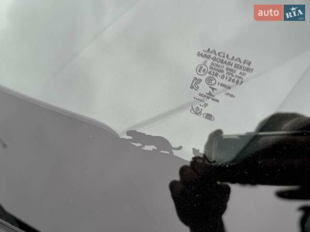 Черный Ягуар E-Pace, объемом двигателя 2 л и пробегом 72 тыс. км за 33300 $, фото 10 на Automoto.ua