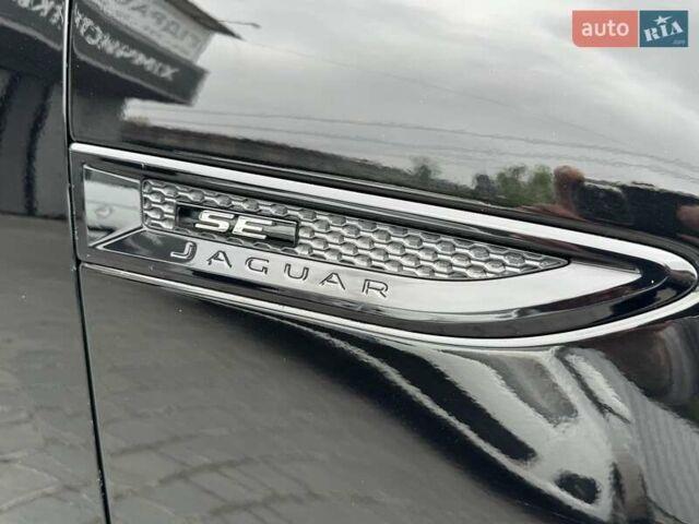 Черный Ягуар E-Pace, объемом двигателя 2 л и пробегом 72 тыс. км за 33300 $, фото 8 на Automoto.ua