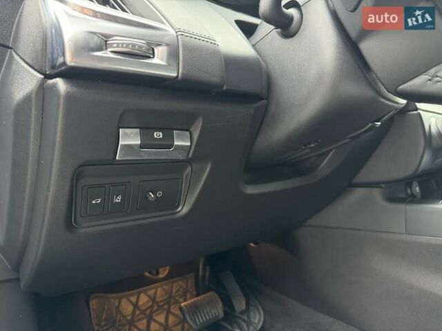 Черный Ягуар E-Pace, объемом двигателя 2 л и пробегом 72 тыс. км за 33300 $, фото 20 на Automoto.ua