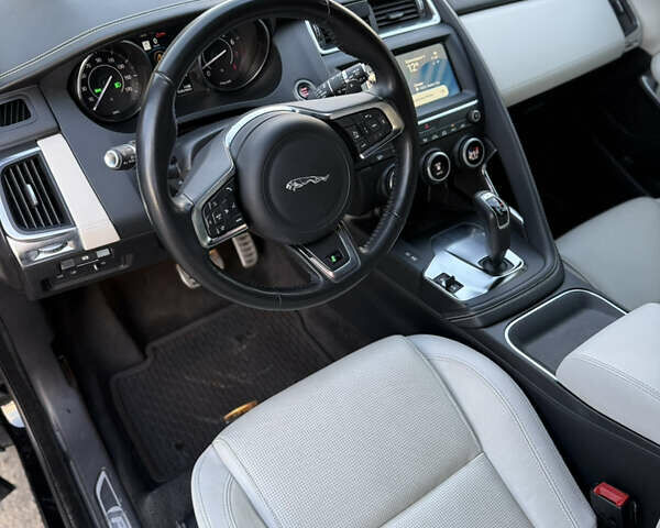 Черный Ягуар E-Pace, объемом двигателя 2 л и пробегом 117 тыс. км за 19500 $, фото 11 на Automoto.ua