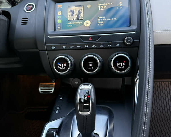 Черный Ягуар E-Pace, объемом двигателя 2 л и пробегом 117 тыс. км за 19500 $, фото 18 на Automoto.ua