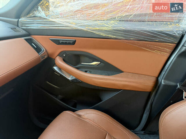 Черный Ягуар E-Pace, объемом двигателя 2 л и пробегом 18 тыс. км за 14300 $, фото 47 на Automoto.ua