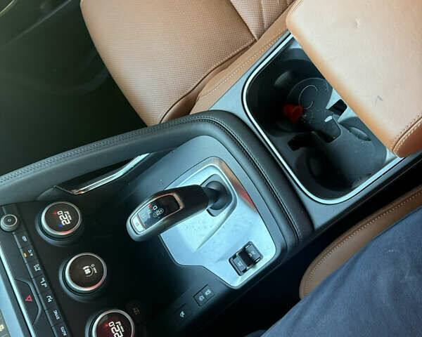 Черный Ягуар E-Pace, объемом двигателя 2 л и пробегом 18 тыс. км за 14300 $, фото 42 на Automoto.ua