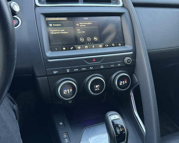 Черный Ягуар E-Pace, объемом двигателя 2 л и пробегом 80 тыс. км за 17800 $, фото 3 на Automoto.ua