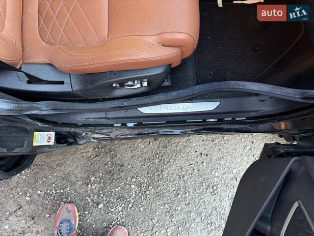 Черный Ягуар E-Pace, объемом двигателя 2 л и пробегом 18 тыс. км за 14300 $, фото 28 на Automoto.ua