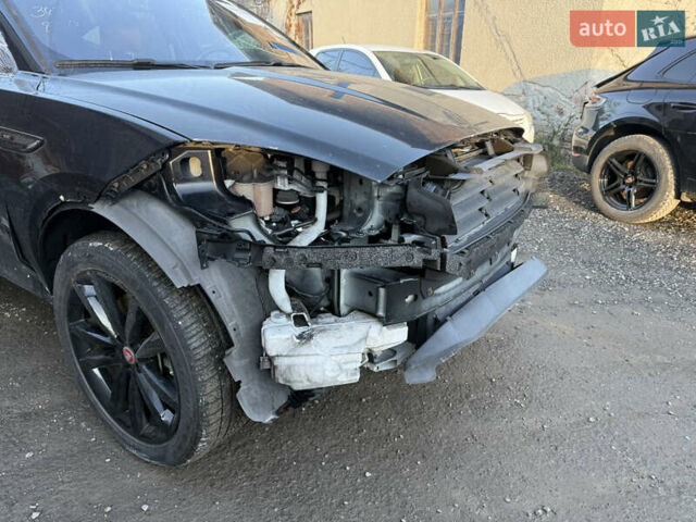 Черный Ягуар E-Pace, объемом двигателя 2 л и пробегом 18 тыс. км за 14300 $, фото 10 на Automoto.ua