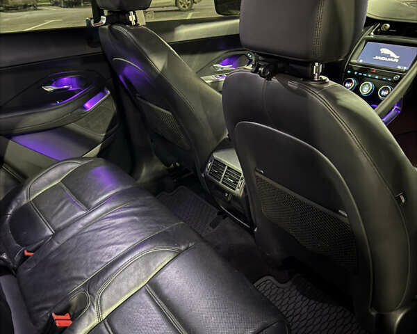 Черный Ягуар E-Pace, объемом двигателя 2 л и пробегом 80 тыс. км за 17800 $, фото 11 на Automoto.ua