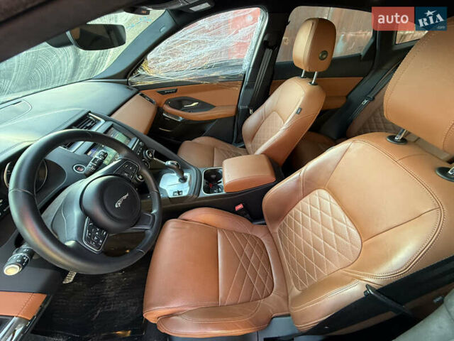 Черный Ягуар E-Pace, объемом двигателя 2 л и пробегом 18 тыс. км за 14300 $, фото 31 на Automoto.ua