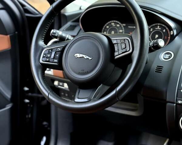 Черный Ягуар E-Pace, объемом двигателя 2 л и пробегом 60 тыс. км за 35000 $, фото 9 на Automoto.ua
