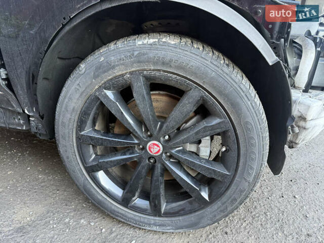 Черный Ягуар E-Pace, объемом двигателя 2 л и пробегом 18 тыс. км за 14300 $, фото 12 на Automoto.ua