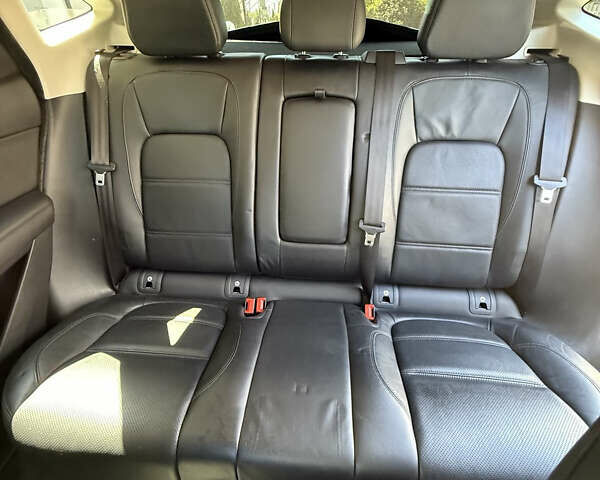 Чорний Ягуар E-Pace, об'ємом двигуна 2 л та пробігом 89 тис. км за 21000 $, фото 16 на Automoto.ua