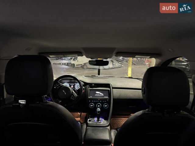 Черный Ягуар E-Pace, объемом двигателя 2 л и пробегом 80 тыс. км за 17800 $, фото 10 на Automoto.ua