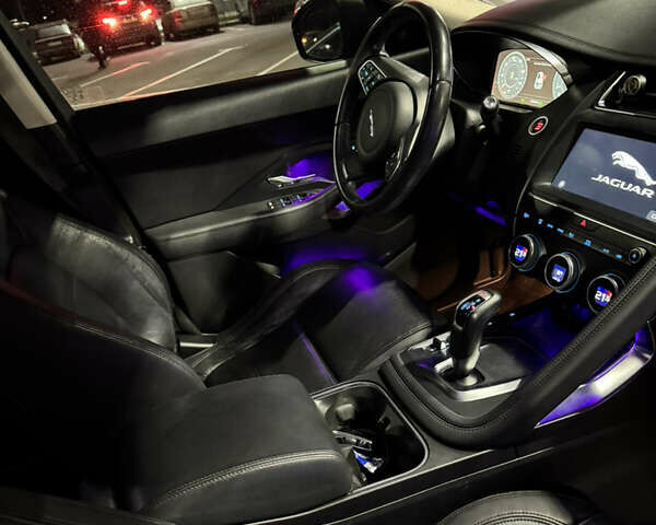 Черный Ягуар E-Pace, объемом двигателя 2 л и пробегом 80 тыс. км за 17800 $, фото 12 на Automoto.ua
