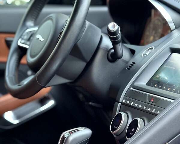 Черный Ягуар E-Pace, объемом двигателя 2 л и пробегом 60 тыс. км за 35000 $, фото 10 на Automoto.ua