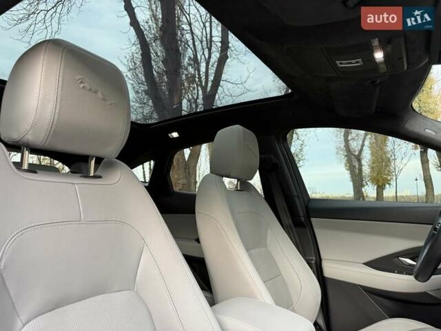 Черный Ягуар E-Pace, объемом двигателя 2 л и пробегом 38 тыс. км за 35500 $, фото 30 на Automoto.ua