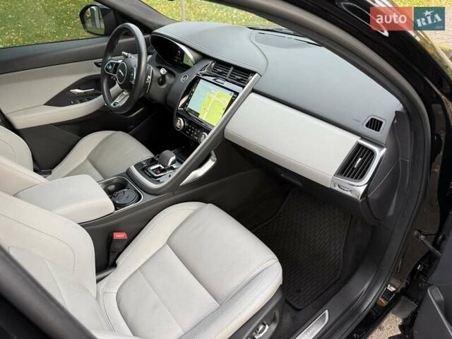 Черный Ягуар E-Pace, объемом двигателя 2 л и пробегом 38 тыс. км за 35500 $, фото 27 на Automoto.ua