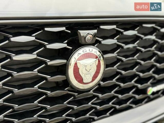 Черный Ягуар E-Pace, объемом двигателя 2 л и пробегом 38 тыс. км за 35500 $, фото 22 на Automoto.ua