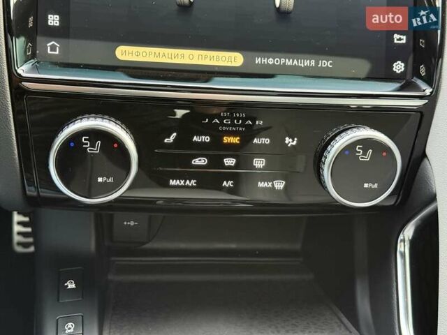 Черный Ягуар E-Pace, объемом двигателя 2 л и пробегом 38 тыс. км за 35500 $, фото 50 на Automoto.ua