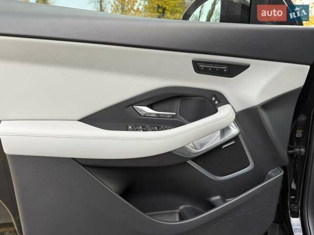 Черный Ягуар E-Pace, объемом двигателя 2 л и пробегом 38 тыс. км за 35500 $, фото 40 на Automoto.ua