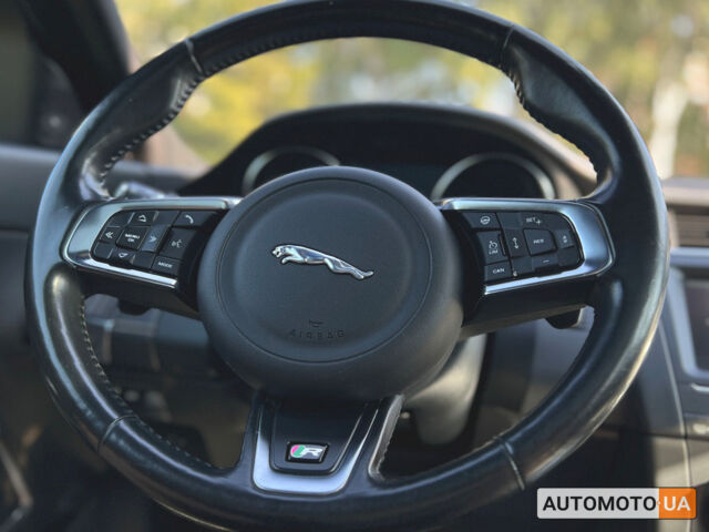 Красный Ягуар E-Pace, объемом двигателя 2 л и пробегом 136 тыс. км за 31900 $, фото 22 на Automoto.ua
