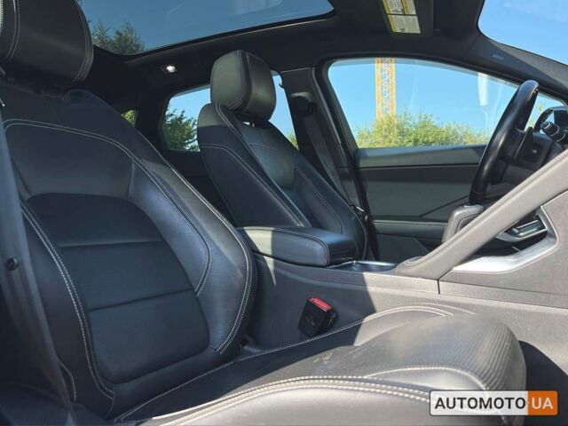 Красный Ягуар E-Pace, объемом двигателя 2 л и пробегом 136 тыс. км за 31900 $, фото 10 на Automoto.ua