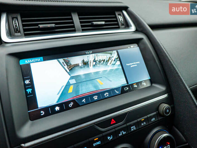 Червоний Ягуар E-Pace, об'ємом двигуна 2 л та пробігом 92 тис. км за 23957 $, фото 13 на Automoto.ua