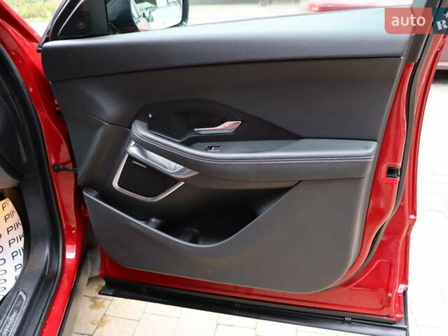 Красный Ягуар E-Pace, объемом двигателя 2 л и пробегом 141 тыс. км за 25900 $, фото 45 на Automoto.ua