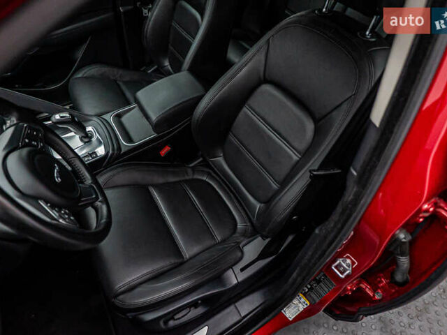 Червоний Ягуар E-Pace, об'ємом двигуна 2 л та пробігом 92 тис. км за 23957 $, фото 10 на Automoto.ua