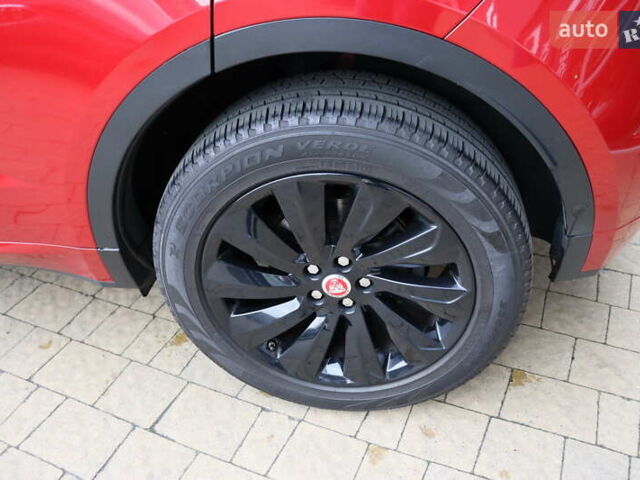Красный Ягуар E-Pace, объемом двигателя 2 л и пробегом 141 тыс. км за 25900 $, фото 9 на Automoto.ua