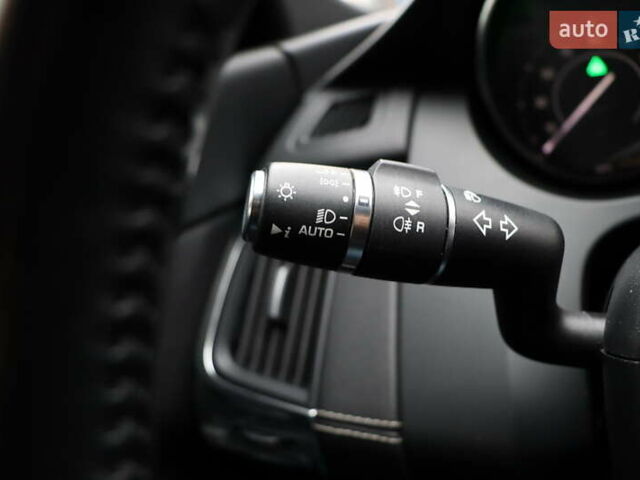 Красный Ягуар E-Pace, объемом двигателя 2 л и пробегом 141 тыс. км за 25900 $, фото 23 на Automoto.ua