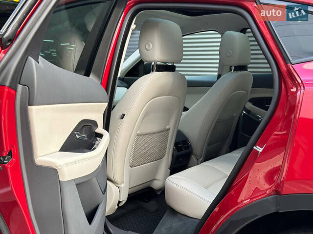 Червоний Ягуар E-Pace, об'ємом двигуна 2 л та пробігом 102 тис. км за 23000 $, фото 17 на Automoto.ua