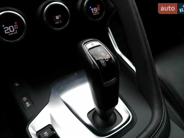 Красный Ягуар E-Pace, объемом двигателя 2 л и пробегом 141 тыс. км за 25900 $, фото 30 на Automoto.ua