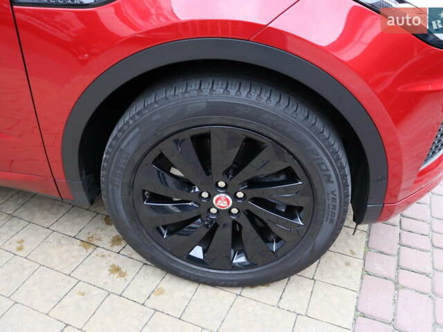 Красный Ягуар E-Pace, объемом двигателя 2 л и пробегом 141 тыс. км за 25900 $, фото 3 на Automoto.ua